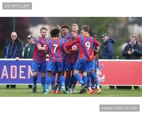 水晶宫穆诺兹成边后卫插上典范 复古战术执行关键球员