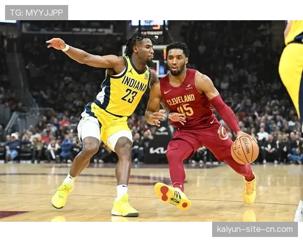 米切尔得分组织兼顾 骑士后卫关键时刻决策效率提升