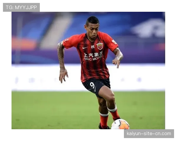 韦林顿脚下技术细腻盘带出众 蓉城巴西前锋射术精湛获业界认可